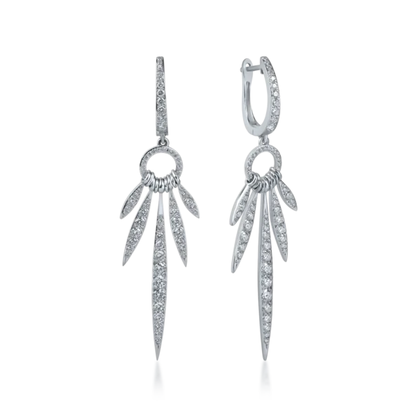 Cercei lungi din aur alb cu diamante de 1.8ct