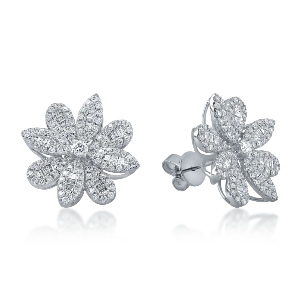 Cercei floare din aur alb cu diamante baguette si rotunde de 1.37ct