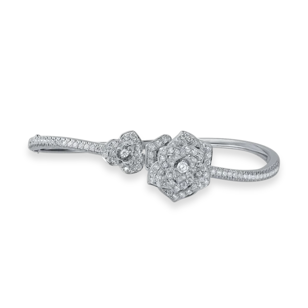 Bratara din aur alb cu pandantive florale cu diamante de 1.3ct