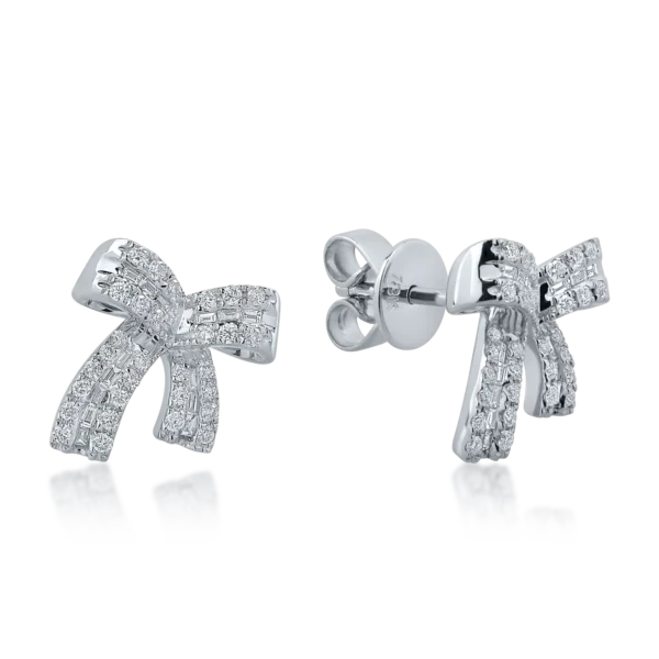 Cercei din aur alb cu diamante baguette si rotunde de 0.3ct