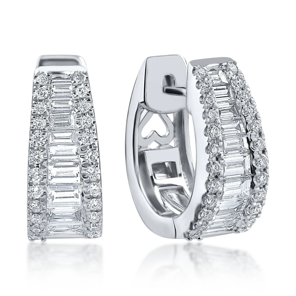 Cercei din aur alb cu diamante baguette si rotunde de 0.84ct