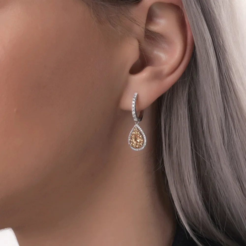 Cercei din aur alb-galben cu safire galbene pear si rotunde de 0.94ct si diamante de 0.48ct - imagine 4