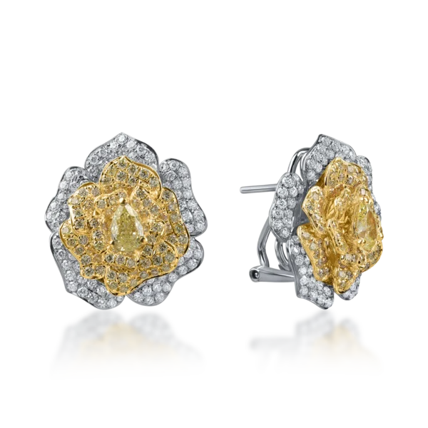 Cercei floare din aur alb-galben cu diamante galbene si incolore round si pear de 2.6ct