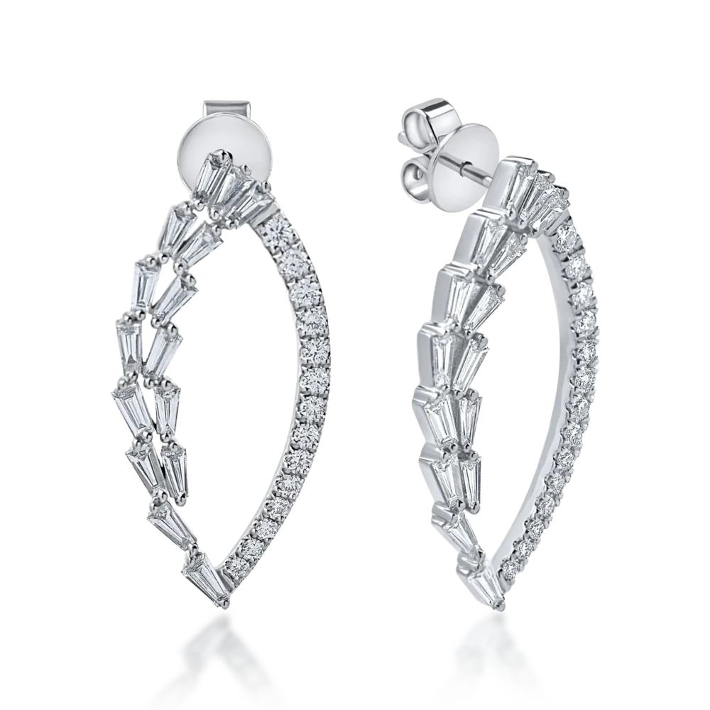 Cercei geometrici din aur alb cu diamante baguette si rotunde de 1.2ct