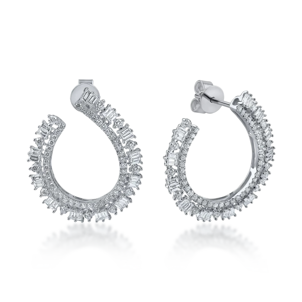 Cercei geometrici din aur alb cu diamante trapezoidale si rotunde de 2ct