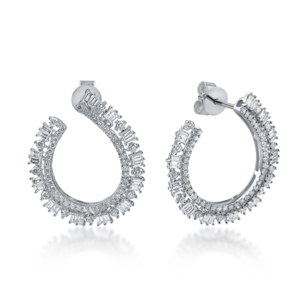 Cercei geometrici din aur alb cu diamante trapezoidale si rotunde de 2ct