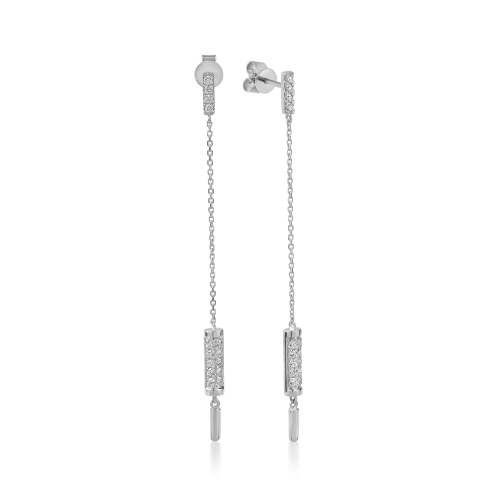 Cercei lungi din aur alb cu diamante de 0.2ct