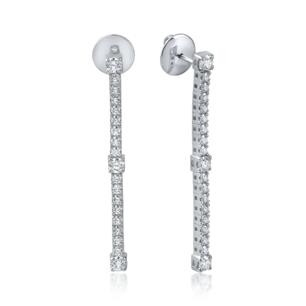 Cercei lungi din aur alb cu diamante de 1.2ct