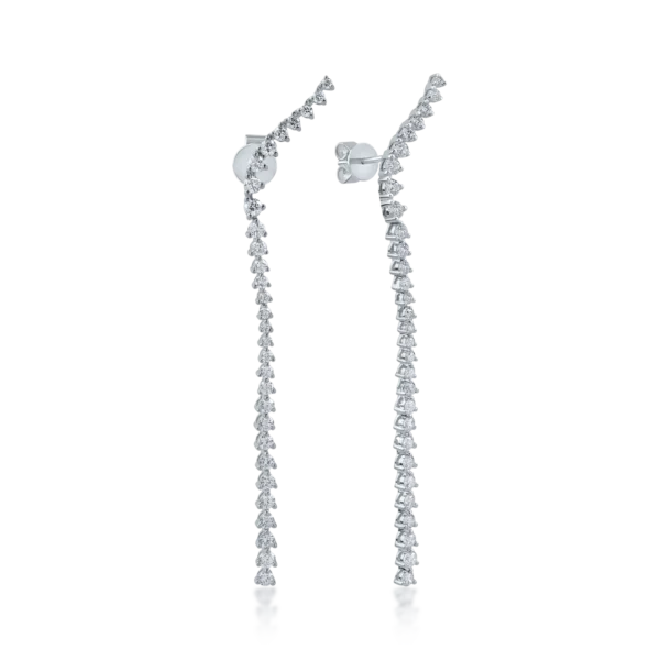 Cercei lungi din aur alb cu diamante de 1.83ct