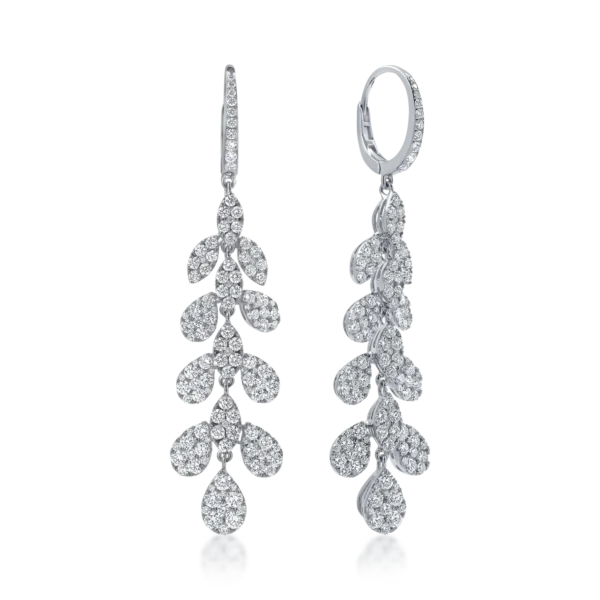 Cercei lungi din aur alb cu diamante de 3.6ct