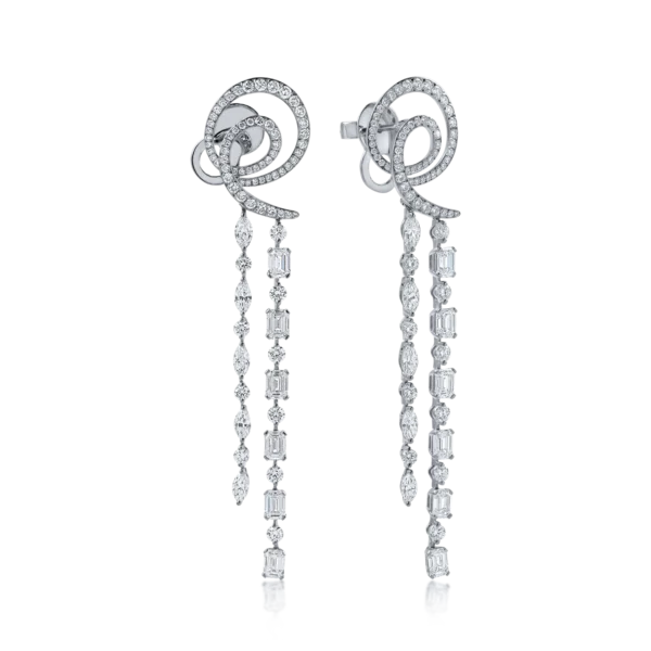 Cercei lungi din aur alb cu diamante de 5.5ct