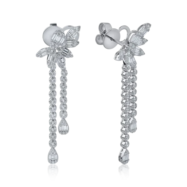 Cercei lungi floare din aur alb cu diamante baguette si round de 2.5ct