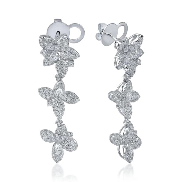 Cercei lungi floare din aur alb cu diamante de 4.1ct