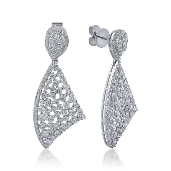 Cercei lungi geometrici din aur alb cu diamante de 4.2ct