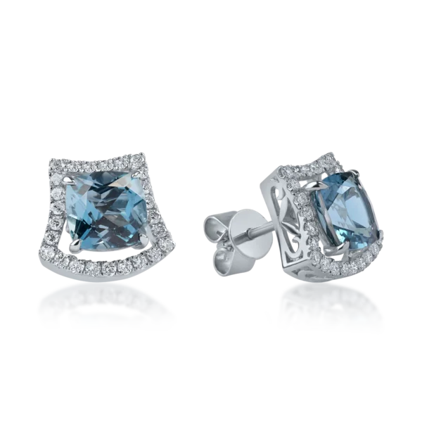 Cercei stud din aur alb cu topaze london blue square de 3.816ct si diamante de 0.407ct