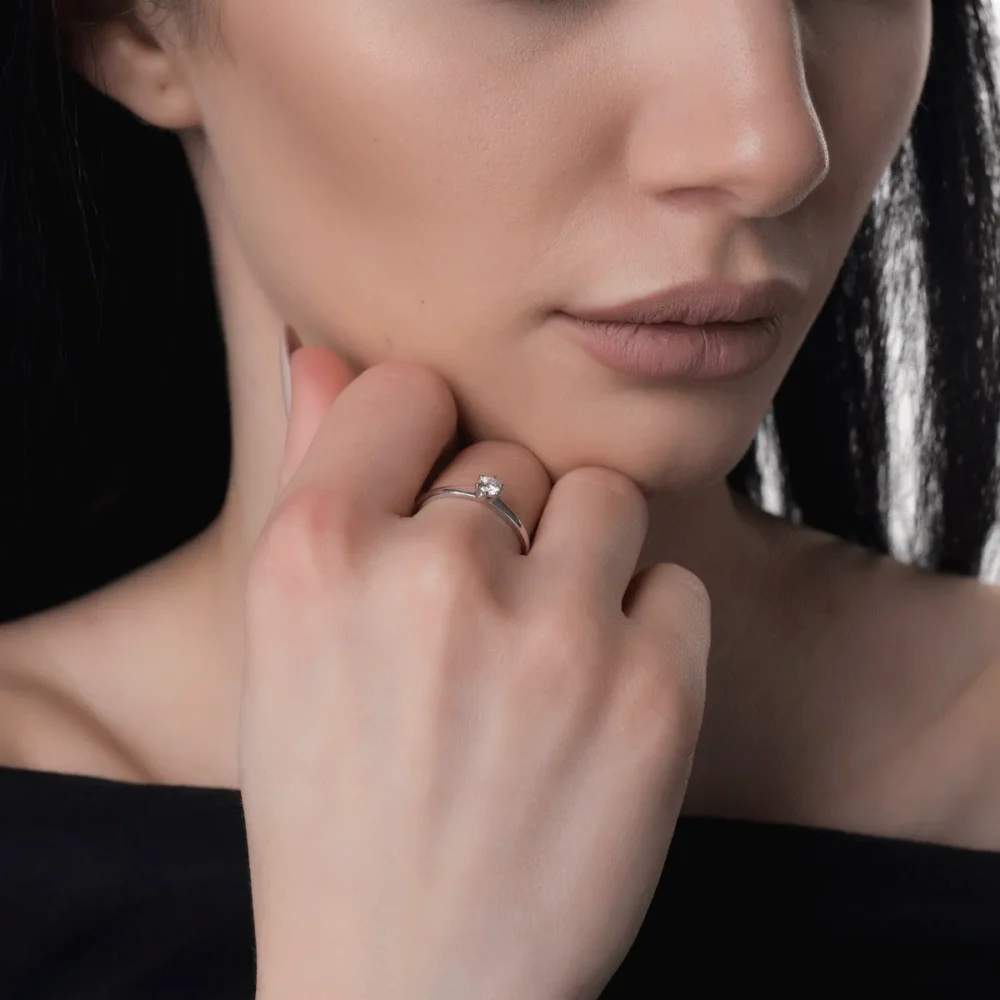 Inel de logodna din aur alb cu un diamant solitaire de 0.4ct - imagine 5