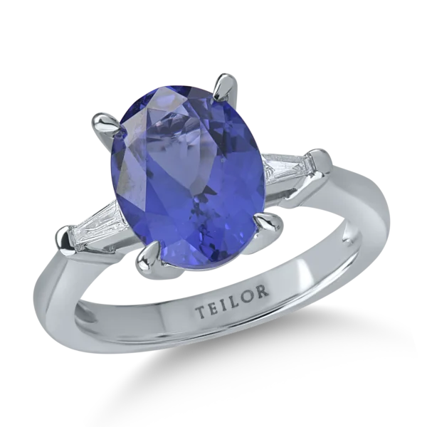 Inel din aur alb cu tanzanit oval de 3.7ct si diamante de 0.1ct