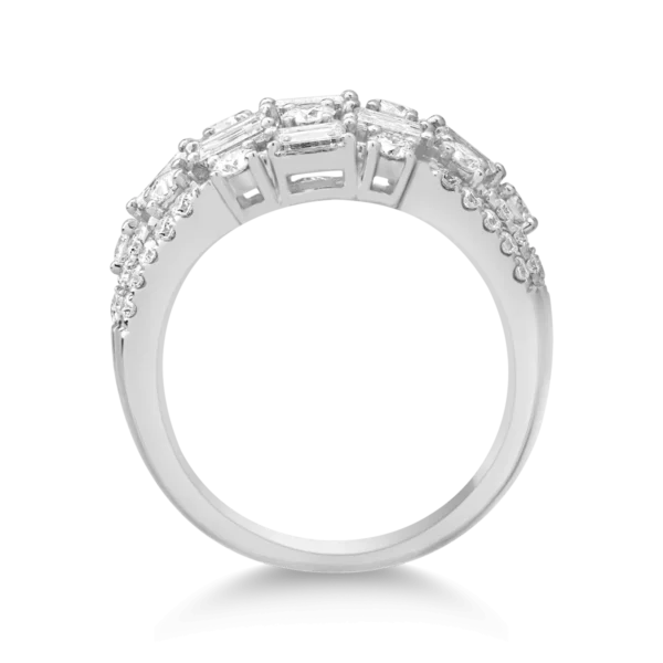 Inel din aur alb cu diamante baguette si rotunde de 2.7ct