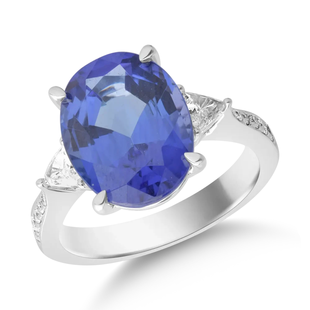 Inel din aur alb cu tanzanit oval de 6.5ct si diamante de 0.4ct