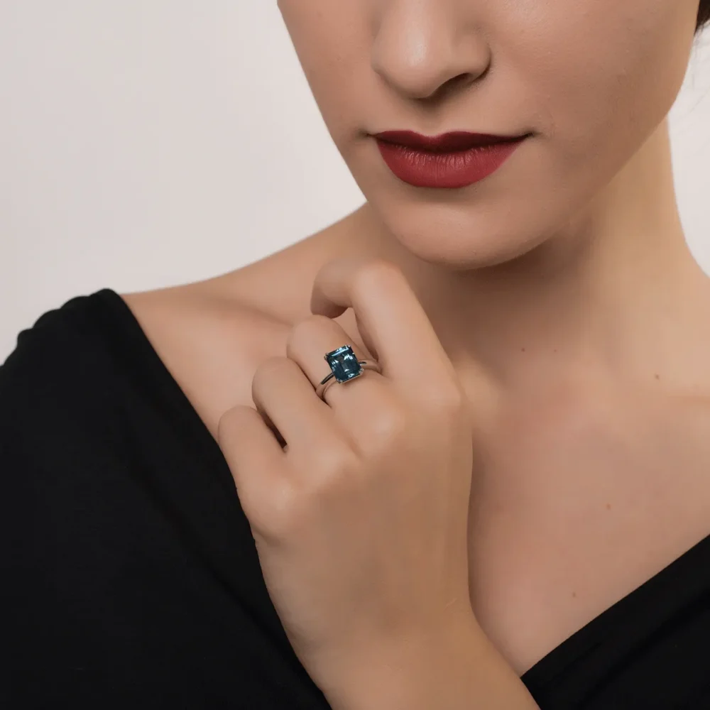 Inel din aur alb cu topaz London blue rectangular de 3ct si diamante de 0.01ct - imagine 4