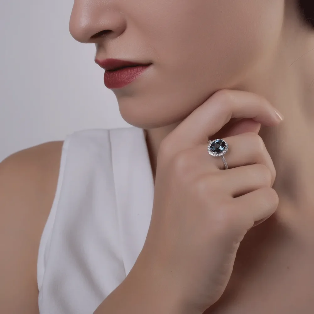 Inel din aur alb cu topaz oval de 2.2ct si diamante de 0.2ct - imagine 4