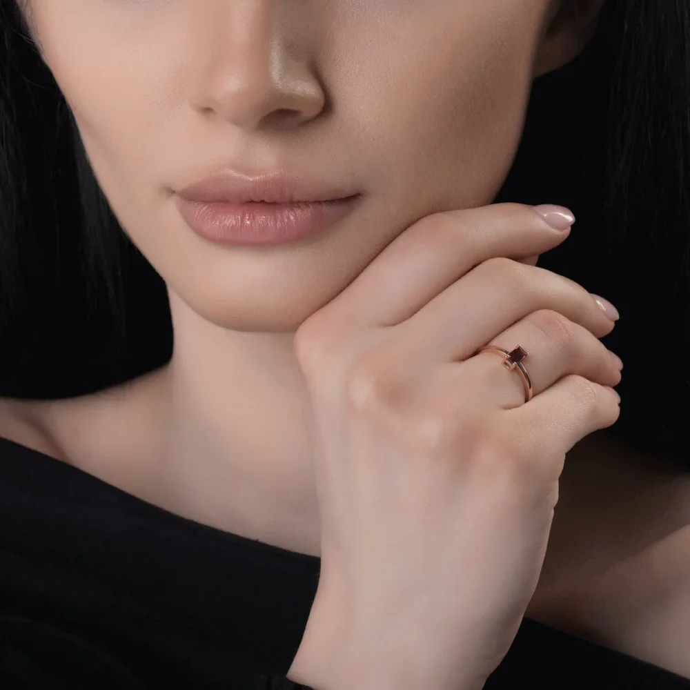 Inel din aur roz cu rodolit rectangular de 0.3ct - imagine 4