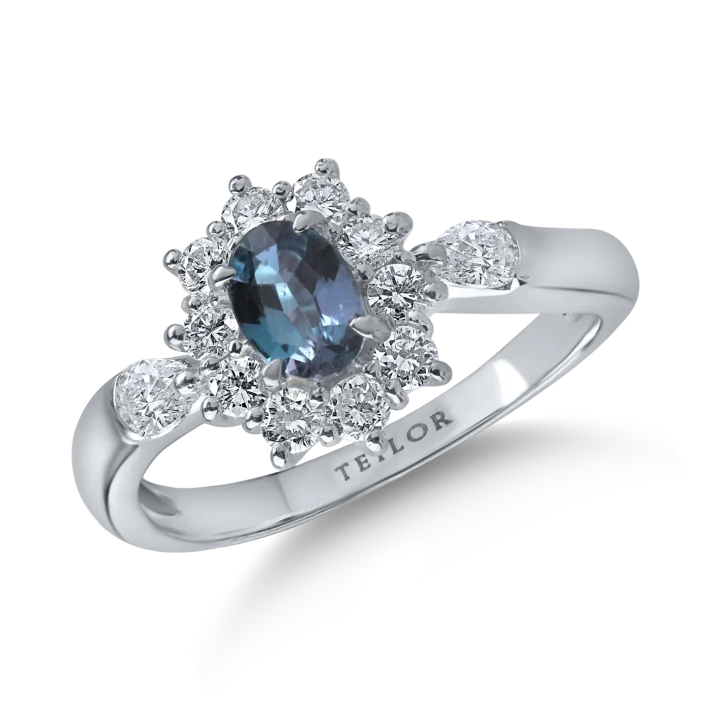Inel din platina cu alexandrit oval de 0.4ct si diamante de 0.5ct