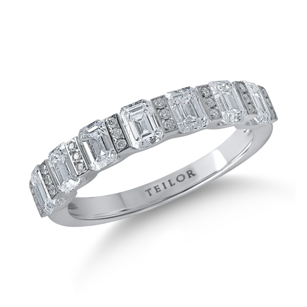 Inel semi eternity din aur alb cu diamante baguette si rotunde de 1.7ct