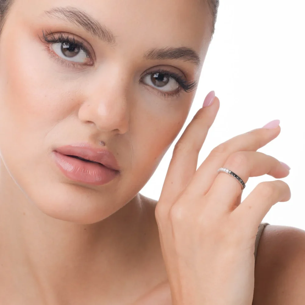 Inel semi eternity din aur alb cu diamante incolore si negre de 0.6ct - imagine 3