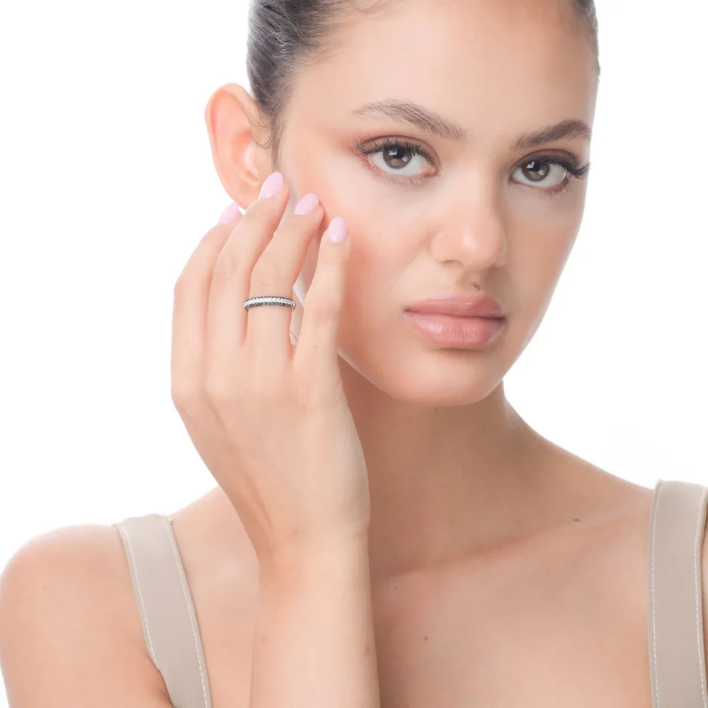 Inel semi eternity din aur alb cu diamante incolore si negre de 0.8ct - imagine 3