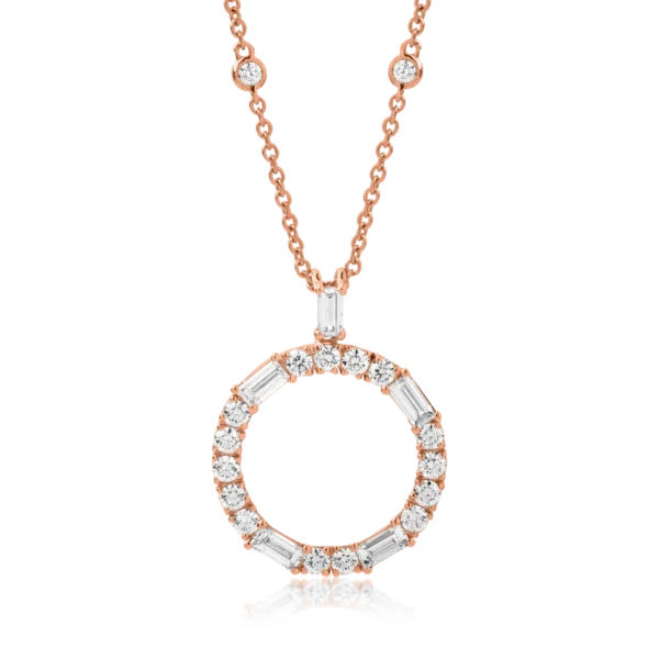 Lant cu pandantiv cerc din aur roz cu diamante baguette si rotunde de 1.38ct