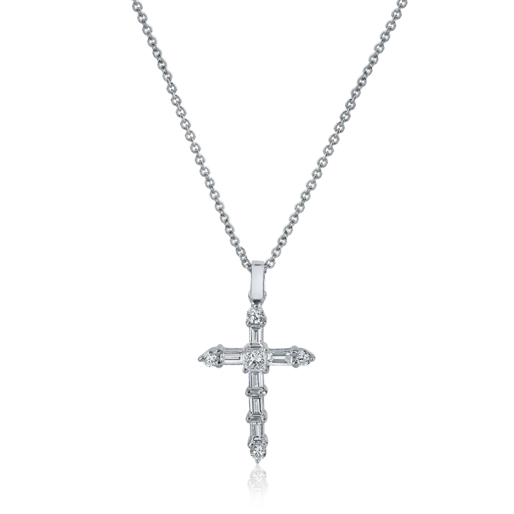 Lant cu pandantiv cruce din aur alb cu diamante baguette, princess si rotunde de 0.44ct