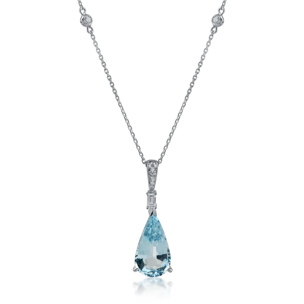Lant cu pandantiv din aur alb cu acvamarin pear de 3.96ct si diamante baguette si rotunde de 0.15ct