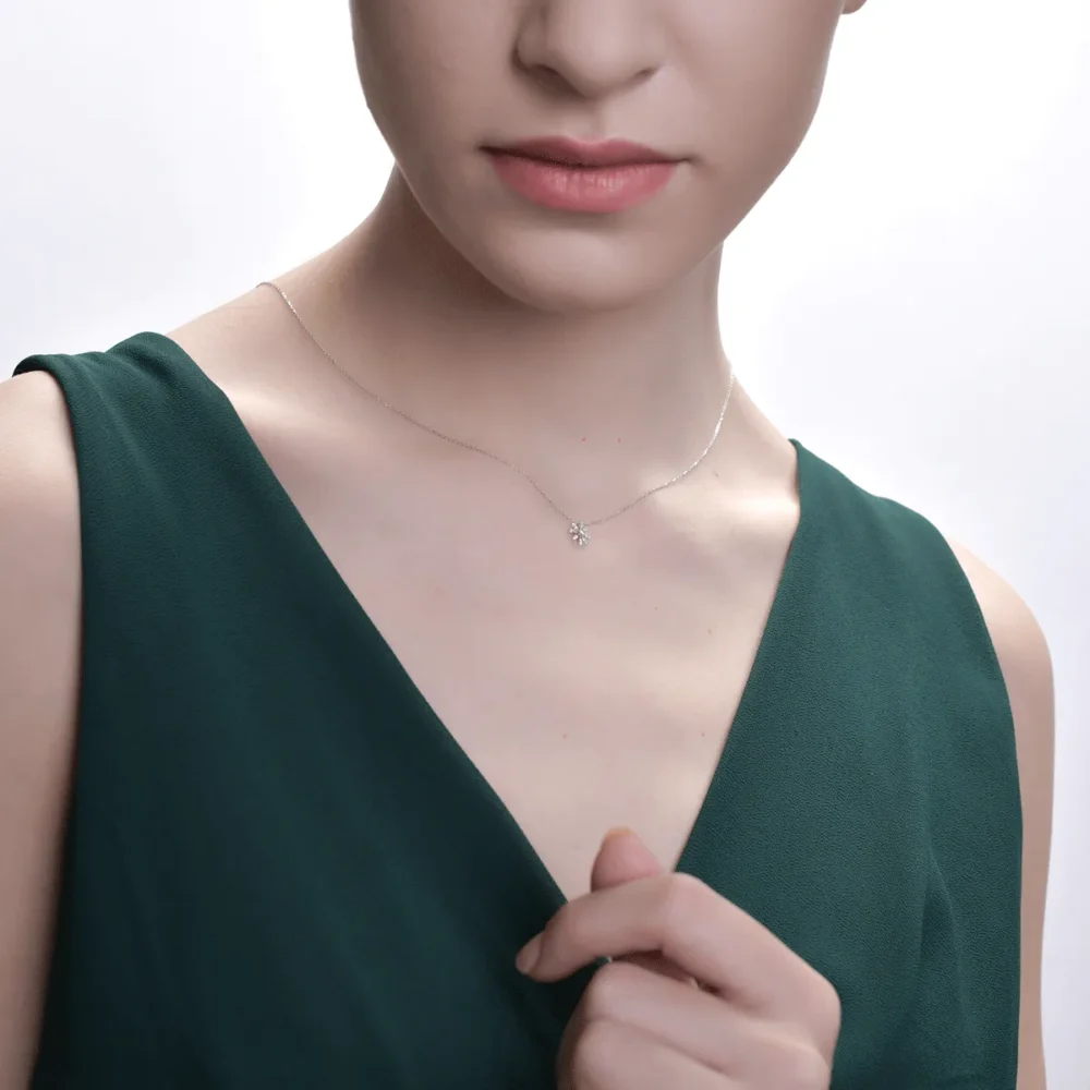 Lant cu pandantiv floare din aur alb cu diamant de 0.01ct si diamante de 0.06ct - imagine 4