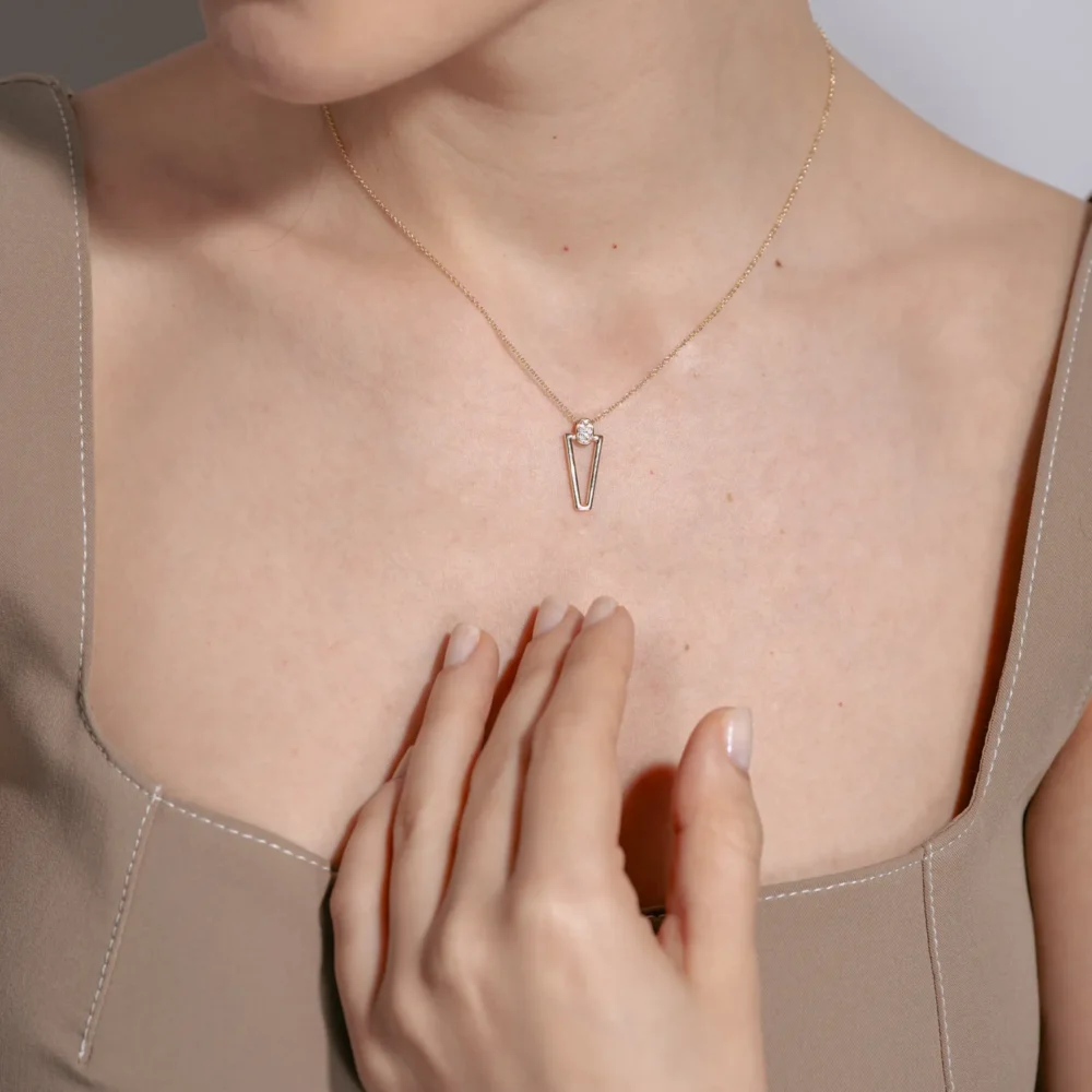 Lant cu pandantiv geometric din aur galben cu zirconii - imagine 3