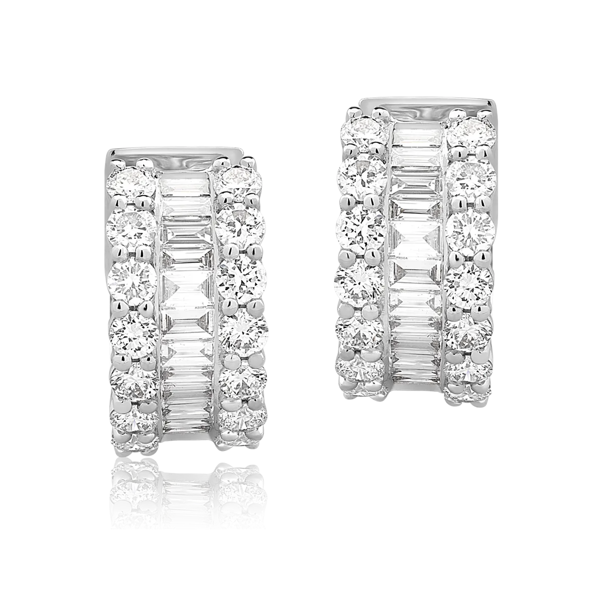 Cercei din aur alb cu diamante baguette si rotunde microsetting de 1.5ct